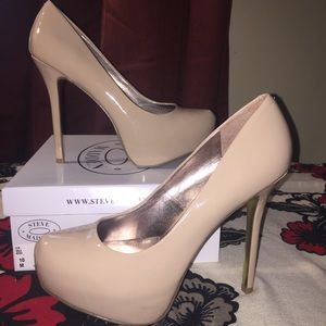 Steve Madden Nude Patent Platform Pumps